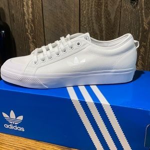 New with tags unisex adidas men’s 12/women’s 11